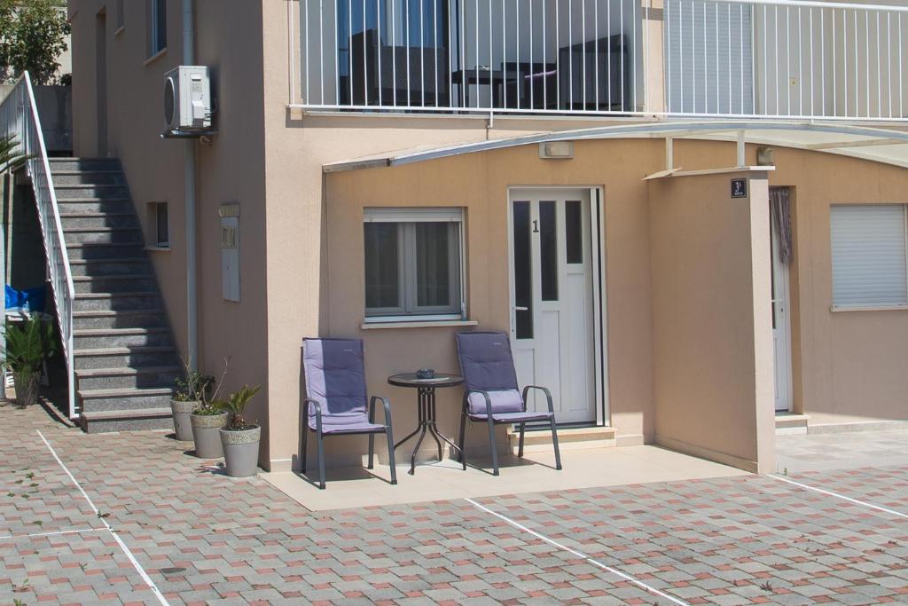 Balkón nebo terasa v ubytování Apartments Bandić - 30 meters to the beach
