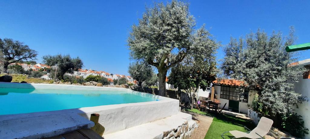 a swimming pool in the backyard of a house at Casa Pitacas in Crato