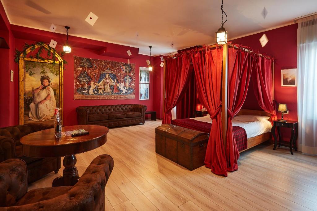 Postel nebo postele na pokoji v ubytování Binario Magic RistoHotel