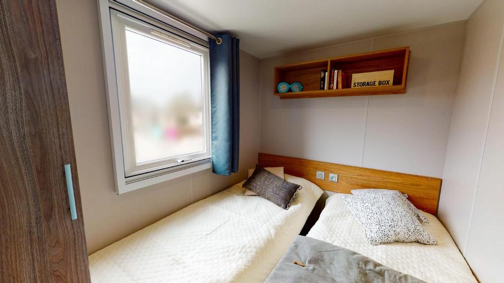 Postel nebo postele na pokoji v ubytování Camping Officiel Siblu La Réserve