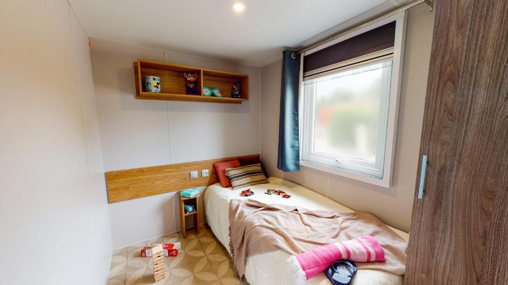 Postel nebo postele na pokoji v ubytování Camping Officiel Siblu La Réserve