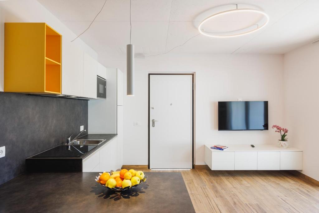 Kuchyň nebo kuchyňský kout v ubytování Lake Side Suites