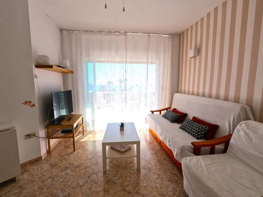 TV a/nebo společenská místnost v ubytování RentitSpain Góndolas Tenis y Balcón con Vista al Mar