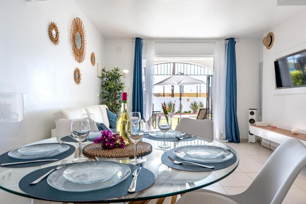 Dona Lola Macarena - Beautiful Frontline beach house between Fuengirola and Marbella - CS100