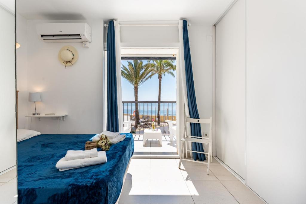 Dona Lola Macarena - Beautiful Frontline beach house between ...