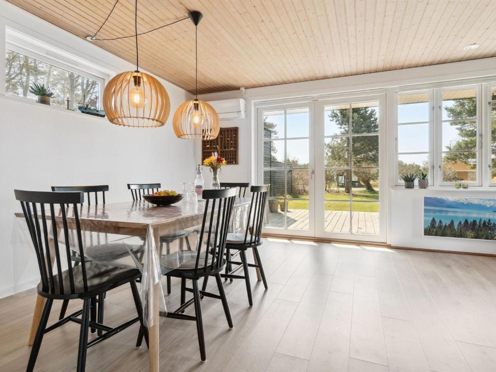 Posezení v ubytování Holiday Home Peadda - 150m from the sea by Interhome