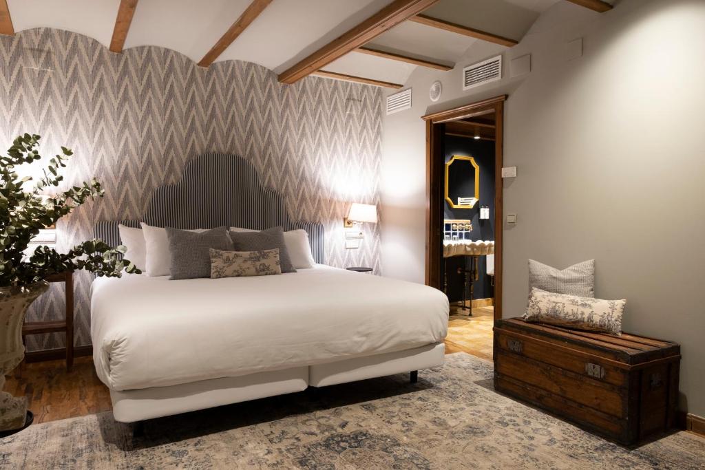 Postel nebo postele na pokoji v ubytování Hotel Cetina Palacio de los Salcedo