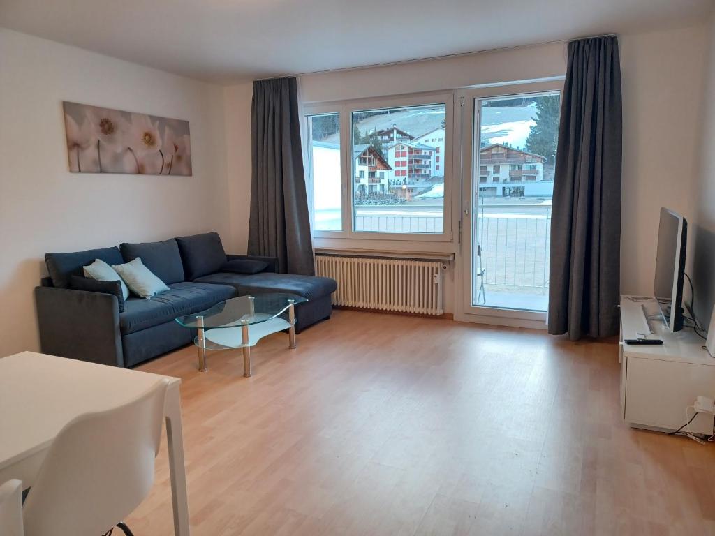 TV a/nebo společenská místnost v ubytování Apartment Bünda