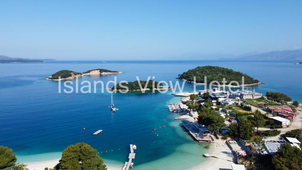 z góry widok na wyspę w obiekcie Islands View Hotel w mieście Ksamil