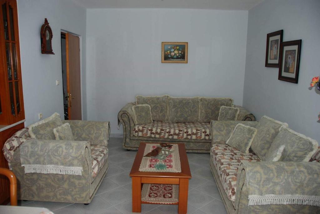 Posezení v ubytování The Hill Apartment