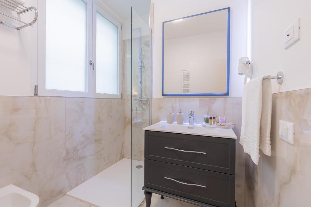 CRYS: Rooms, Holiday, Business - 2