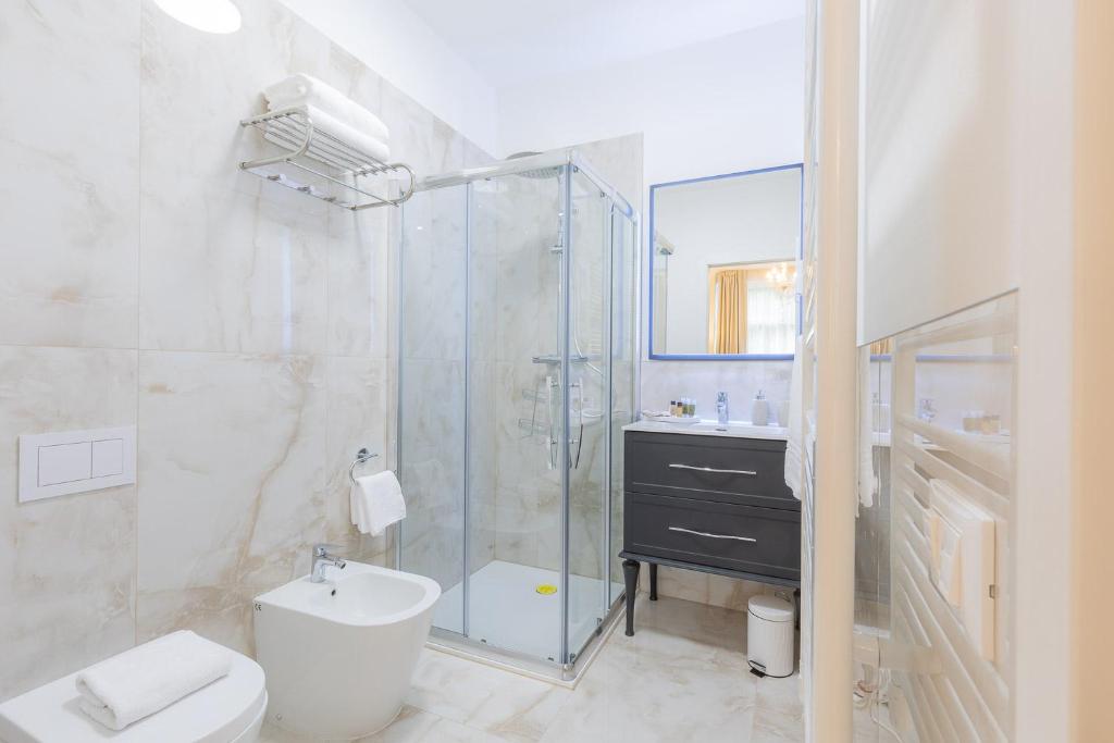 CRYS: Rooms, Holiday, Business - 3