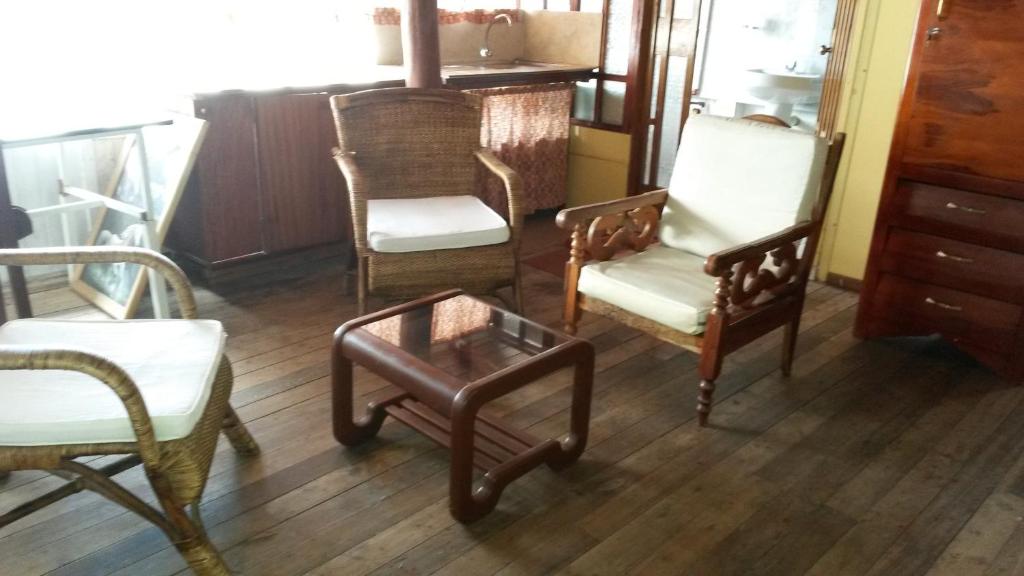 Posezení v ubytování Hostal el Parque Tababela