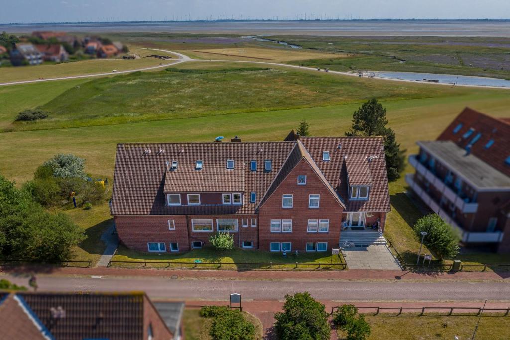 an overhead view of a house and a building at Ferienhaus Strandlust in Baltrum