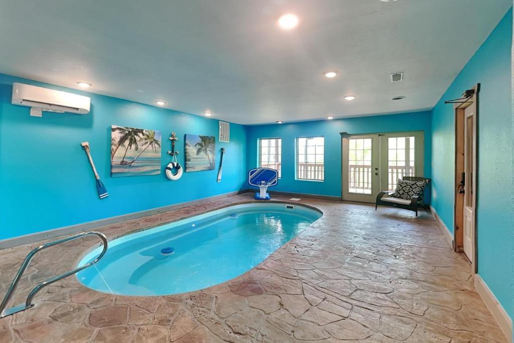 Paradise Splash, Pigeon (updated prices 2024)