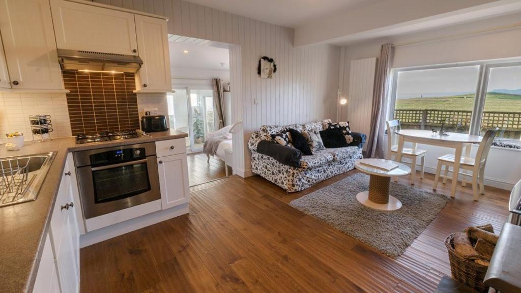 Chesil Beach Lodge Burton Bradstock Dorset DT64RJ - Apartment - Ground Floor