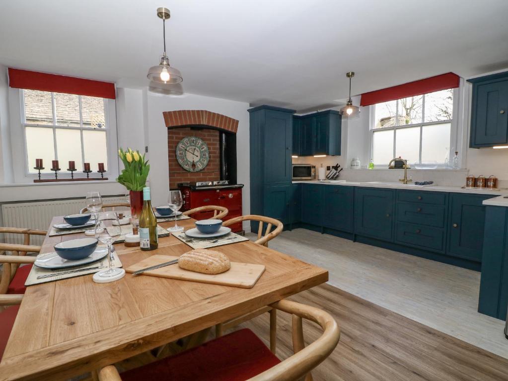 Dapur atau dapur kecil di Ellie's Cottage