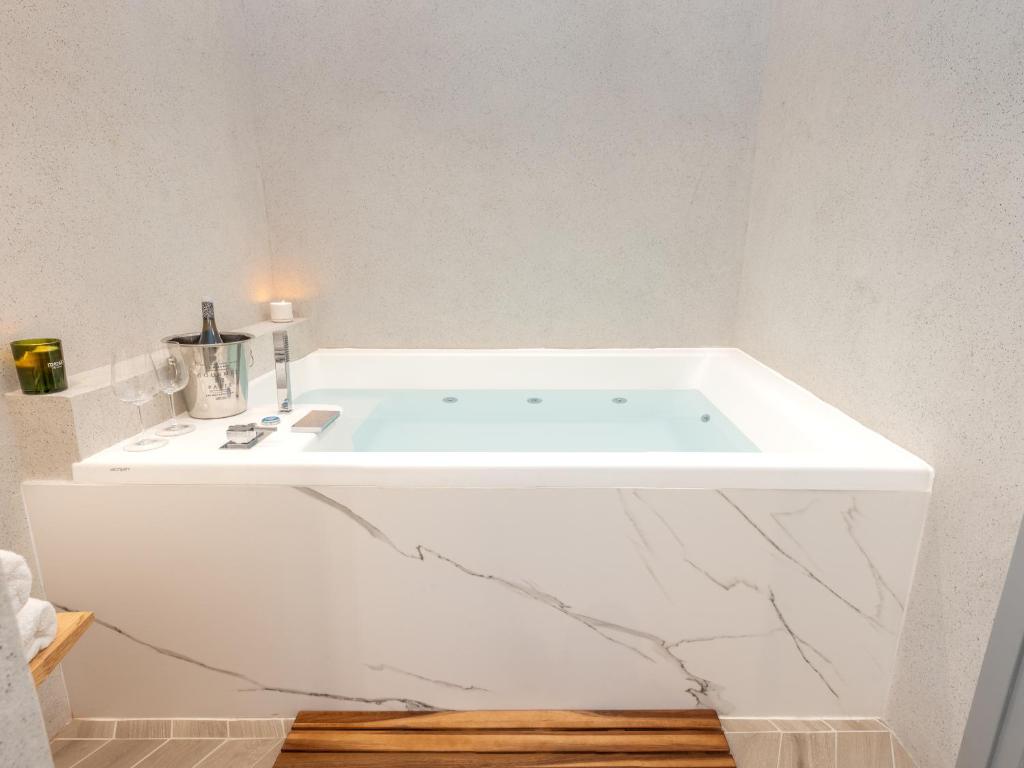 Koupelna v ubytování Amphitrite Hotel