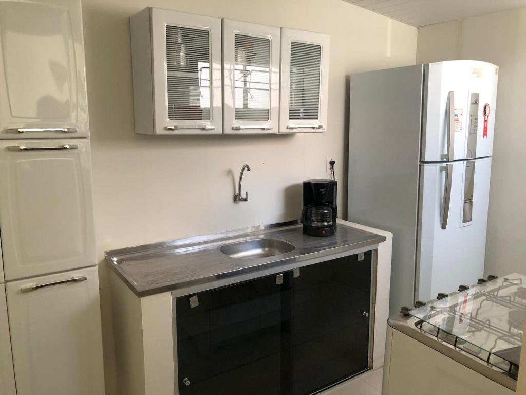 A kitchen or kitchenette at Casa completa, Gercino