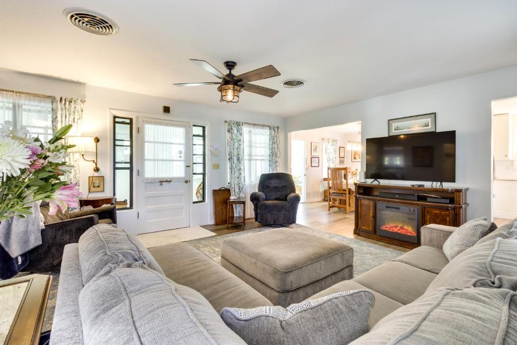Mount Dora Tropical Escape Steps to Lake Gertrude, Mount Dora (updated