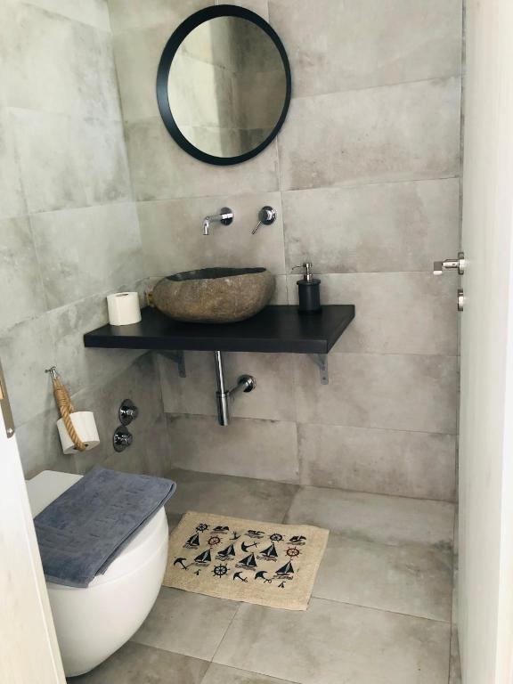 Christos rooms milos - 1