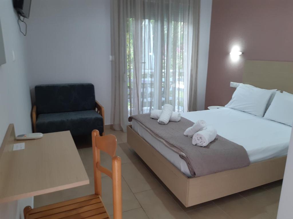 Postelja oz. postelje v sobi nastanitve Tasos Rooms