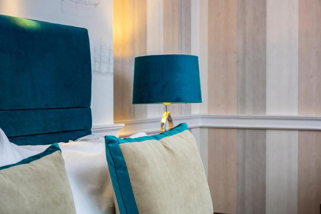 Postel nebo postele na pokoji v ubytování Toravaig House Hotel