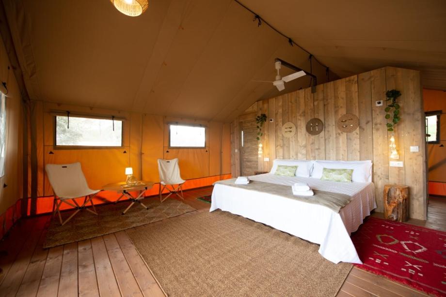 Postel nebo postele na pokoji v ubytování Glamping VALL de CODÓ