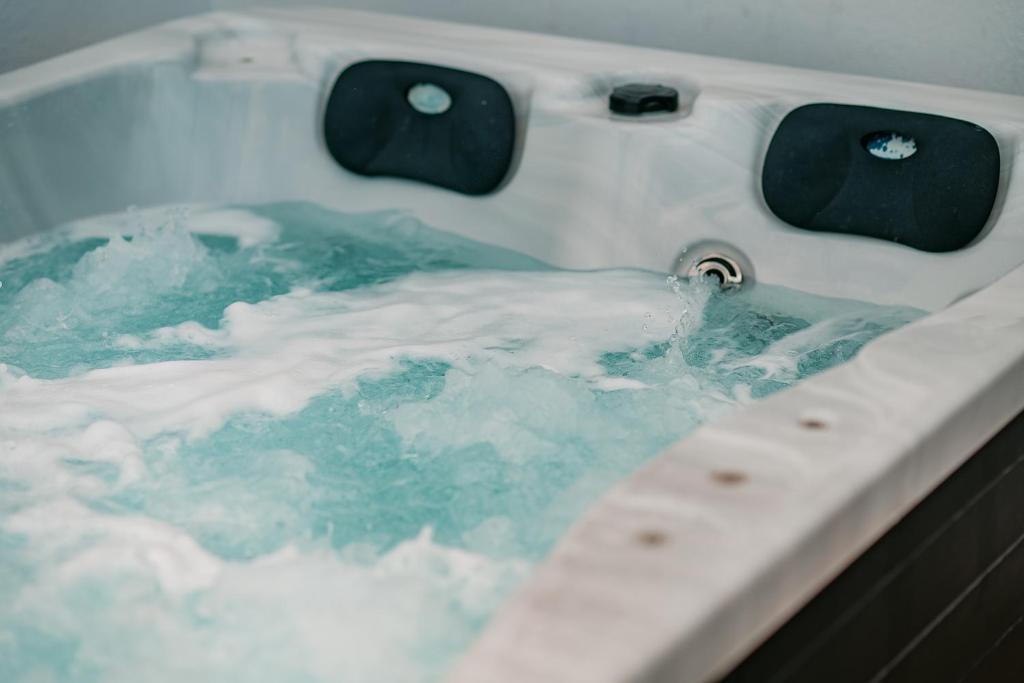 Suites with magical view & jacuzzi - Deluxe Suite Met Spa -bad
