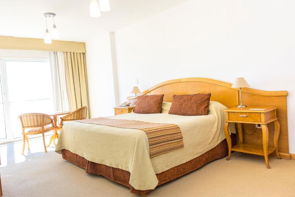 Rúm í herbergi á Hotel Piren