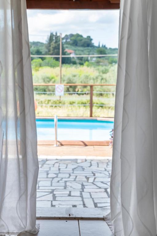 Bazén v ubytovaní Holiday House Zakynthos alebo v jeho blízkosti