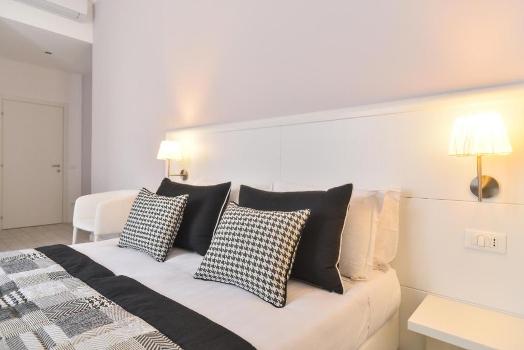 Łóżko lub łóżka w pokoju w obiekcie Lata Luxury Rooms