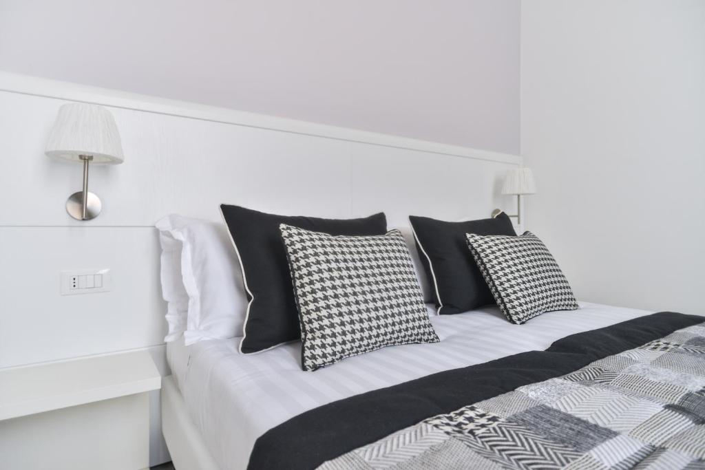 Łóżko lub łóżka w pokoju w obiekcie Lata Luxury Rooms