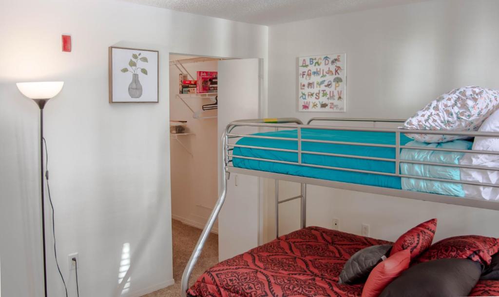 Picture of Luxussátor Lakeside Penthouse Paradise: Uptown Mlps View w/ game room ...
