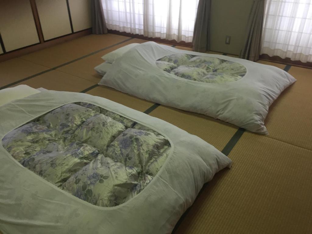 two pillows on the floor in a room at Enmanin Sanmitsuden - Vacation STAY 40281v in Otsu