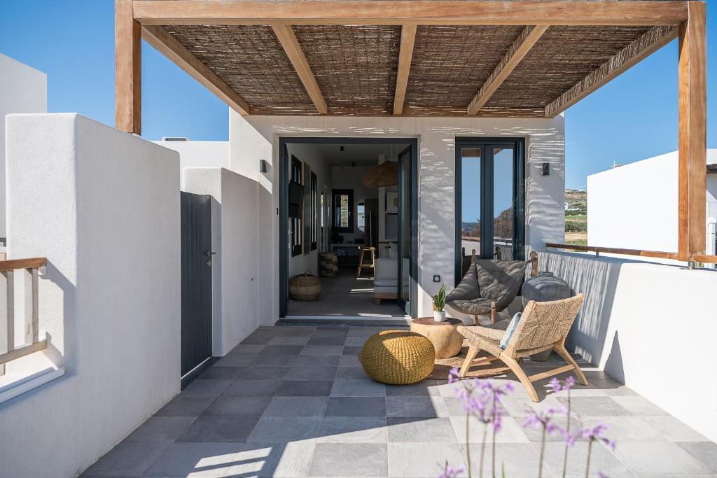 Balkón nebo terasa v ubytování Athina Milos Suites