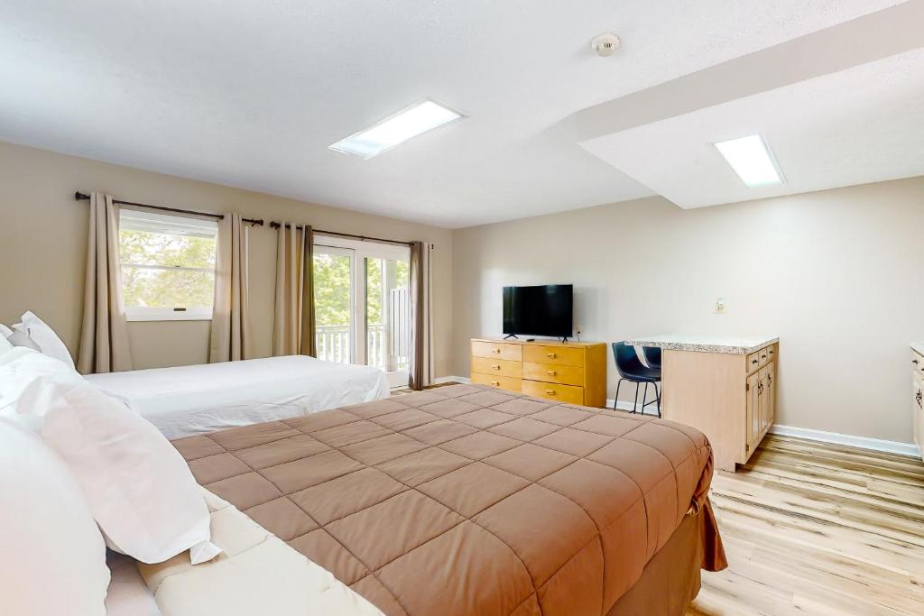 Ένα ή περισσότερα κρεβάτια σε δωμάτιο στο Baneberry Inn 7