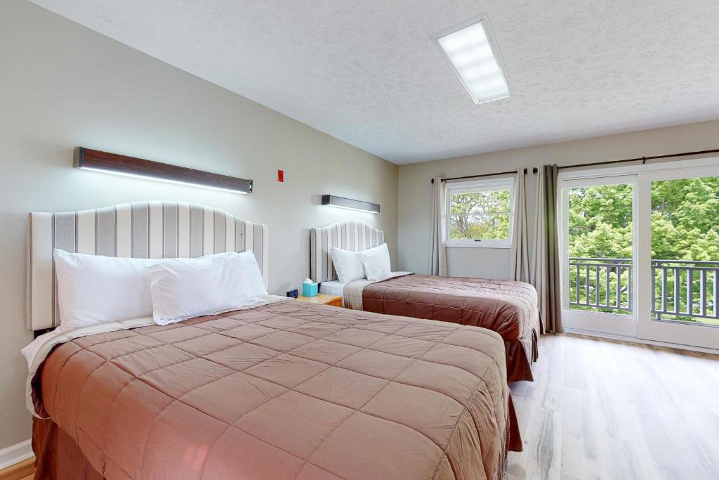 Ένα ή περισσότερα κρεβάτια σε δωμάτιο στο Baneberry Inn 9