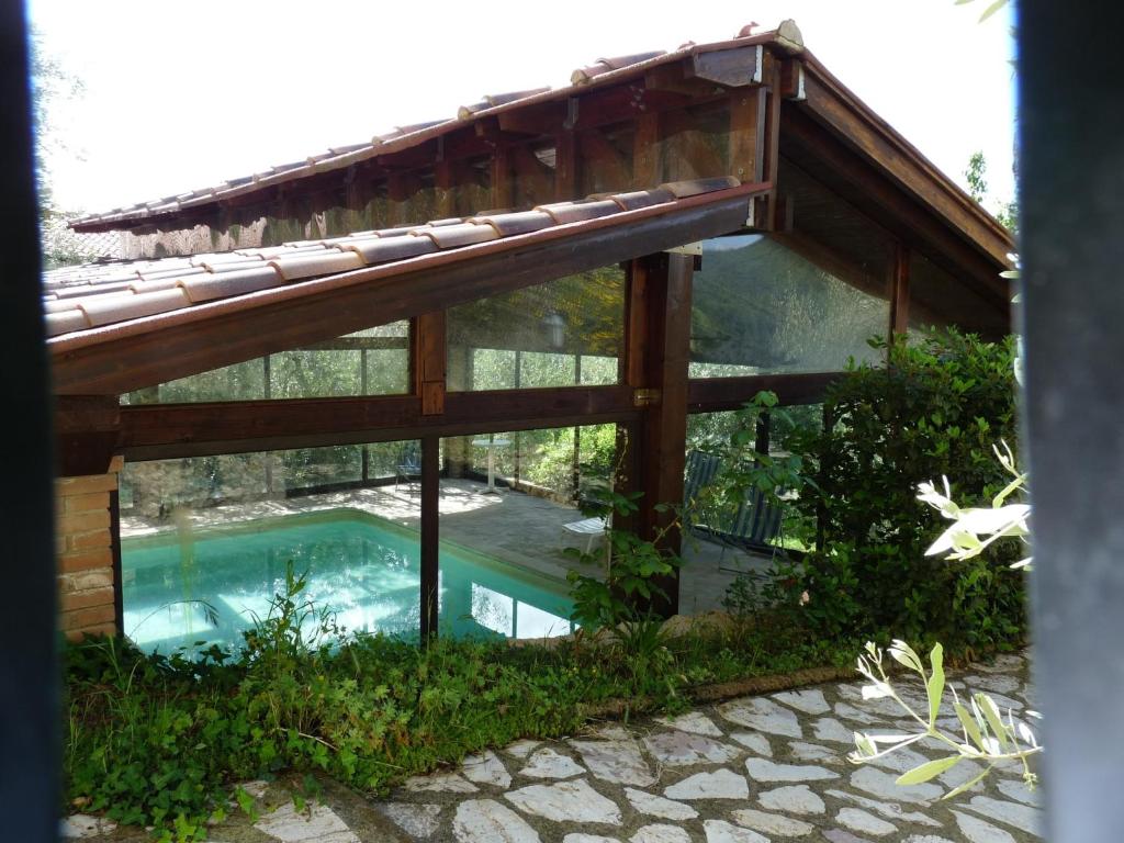 Bazén v ubytování Residence Il Monastero nebo v jeho okolí