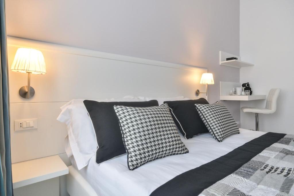 Łóżko lub łóżka w pokoju w obiekcie Lata Luxury Rooms