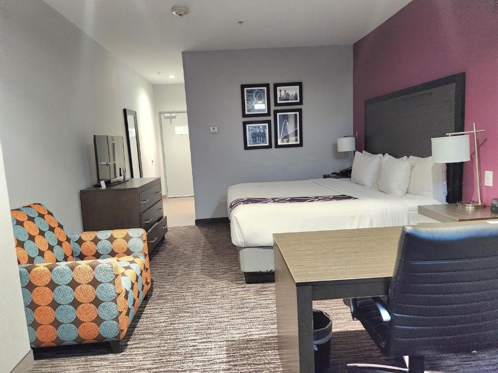 La Quinta by Wyndham Dallas Grand Prairie North - King Studio Suite - No Fumador