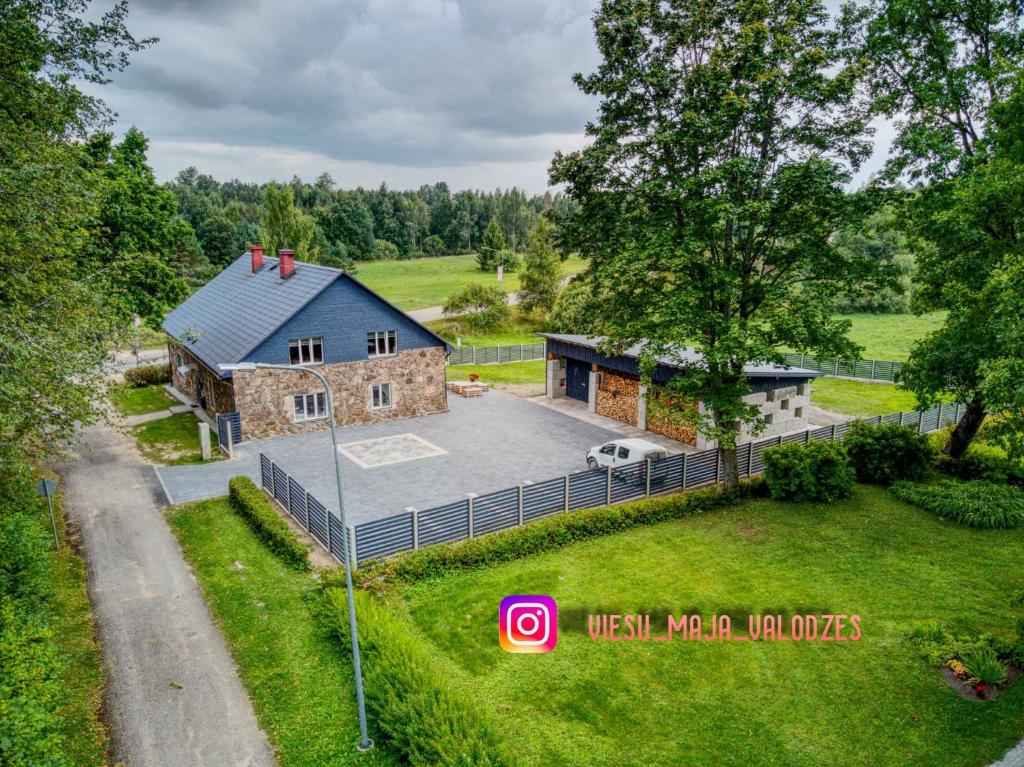 an aerial view of a house with a large yard at Viesu māja Vālodzes in Mārkalne