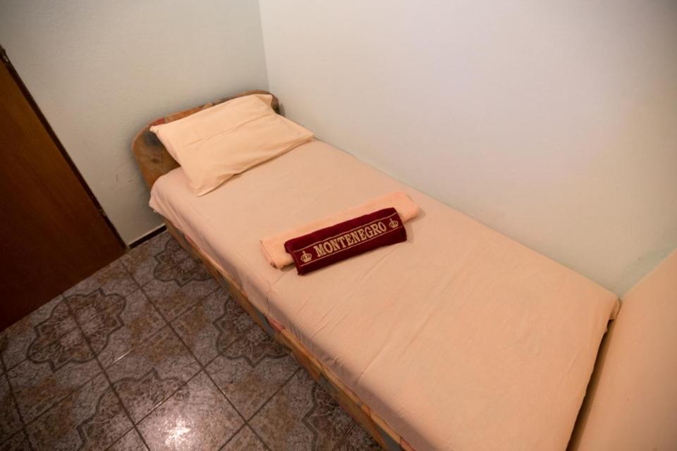 Sunny Villa Apartments - Quarto único Padrão Com Banheiro Compartilhado