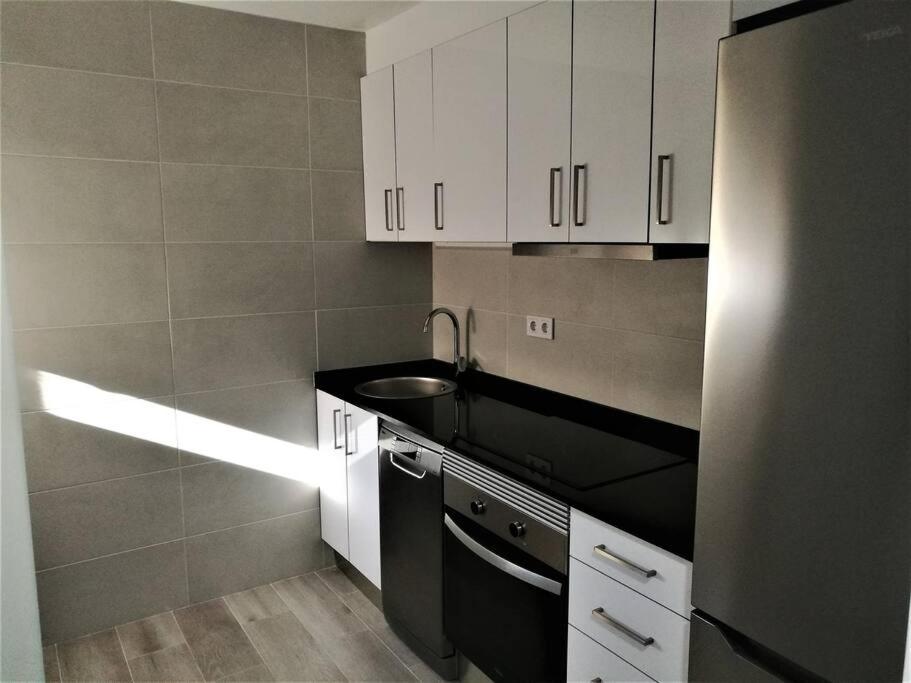 Kuchyňa alebo kuchynka v ubytovaní Apartamento céntrico en Palamós