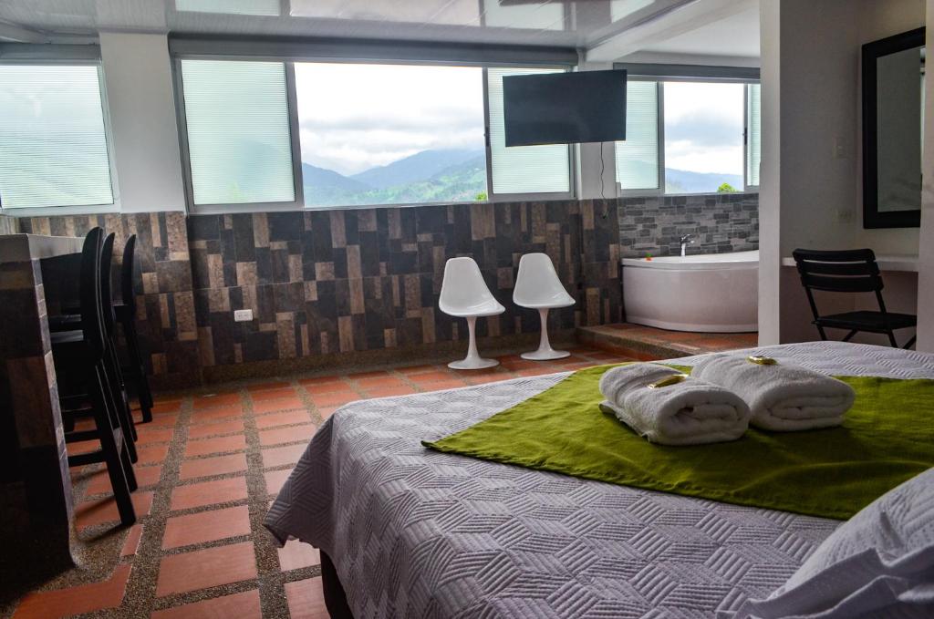 Postel nebo postele na pokoji v ubytování Hotel La Floresta Salento