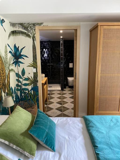 Postel nebo postele na pokoji v ubytování LE CLOS DAUPHINAIS Chez Laurette