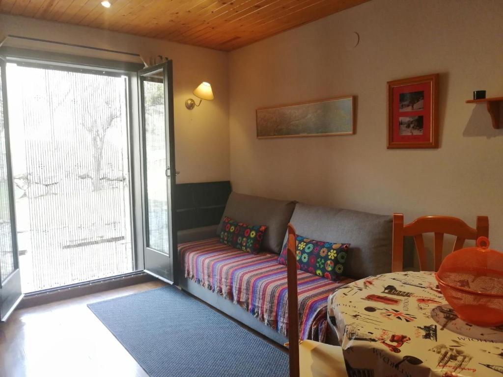 Posedenie v ubytovaní Apartamento Besiberri 7 planta baja con terraza