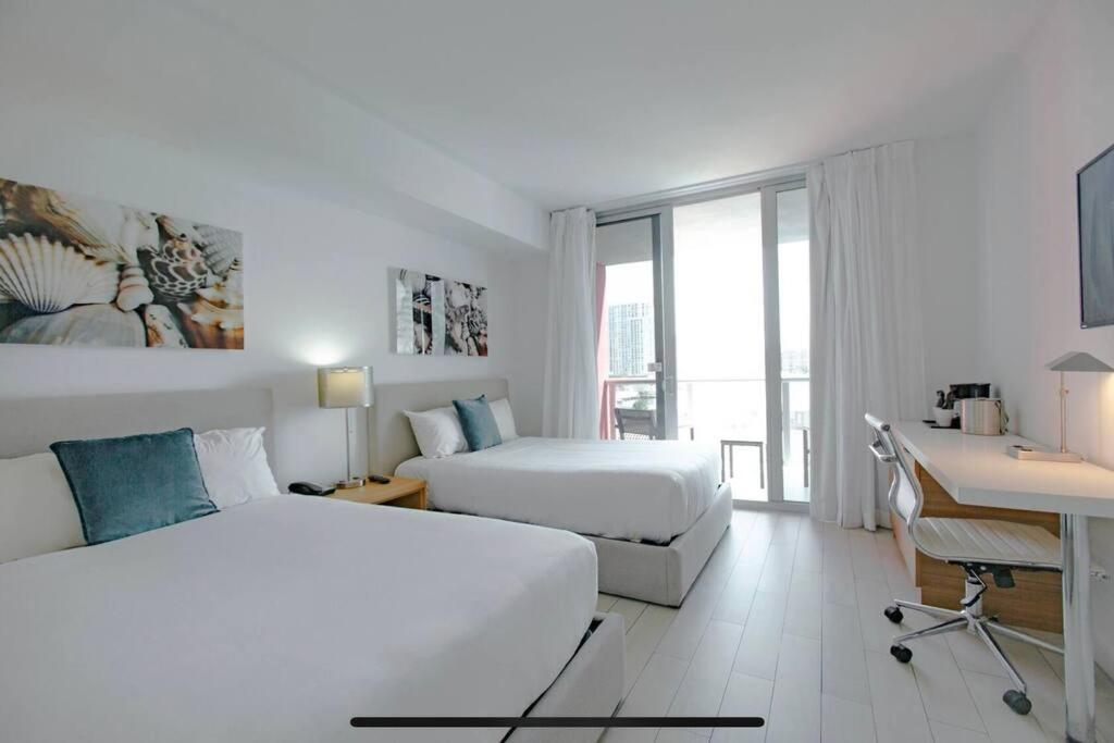 Amazing Beach Studio Apmt 2 Full Beds Amazing view 02B, Hallandale