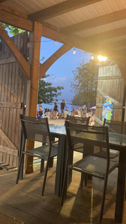 Balkón nebo terasa v ubytování LE CALYPSO BORD DE MER