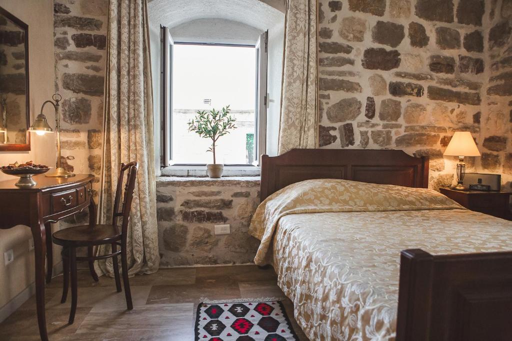 Voodi või voodid majutusasutuse Palazzo Radomiri Heritage Boutique Hotel toas